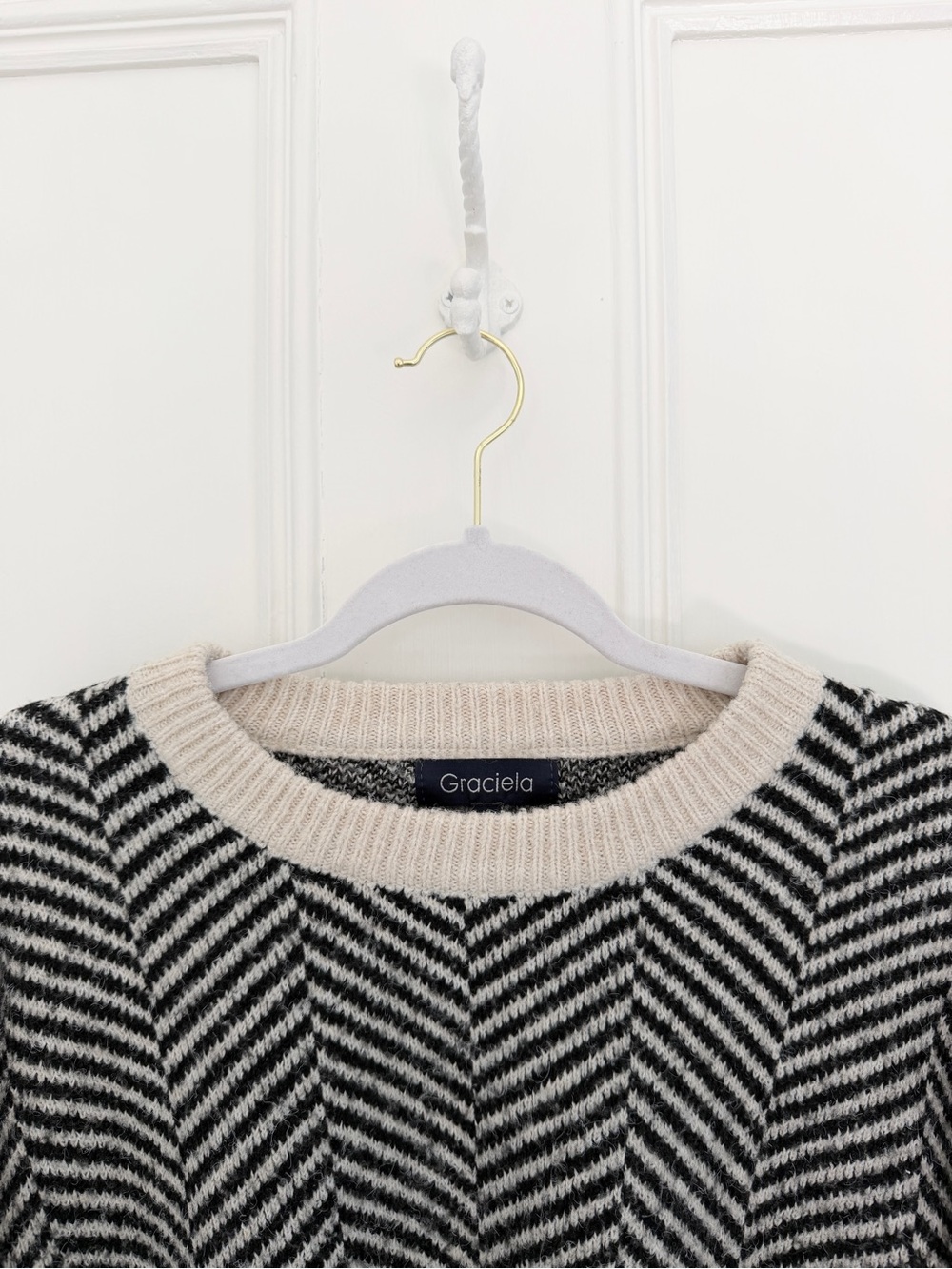 Black & Cream Herringbone Knit Sweater – One Size – Oversized - Picture 4 of 7